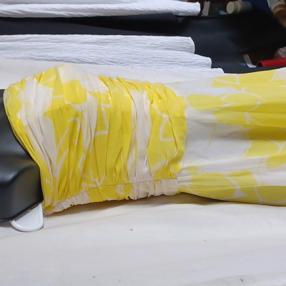Banana Republic Silk Yellow & white Strapless Dress size 8 - Picture 3 of 7